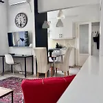 Standard By Hi5 - Karoly 23 * Budapest