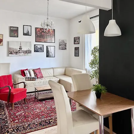 Standard By Hi5 - Karoly 23 * Budapešť