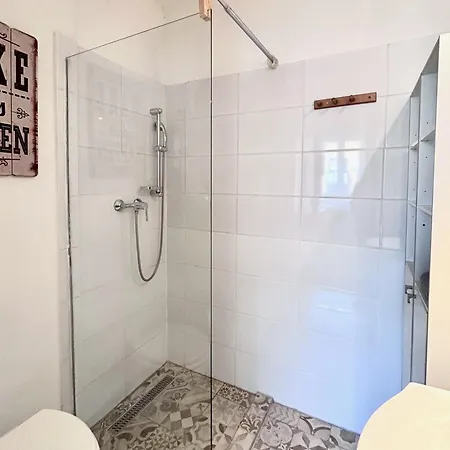 Standard By Hi5 - Karoly 23 * Budapešť